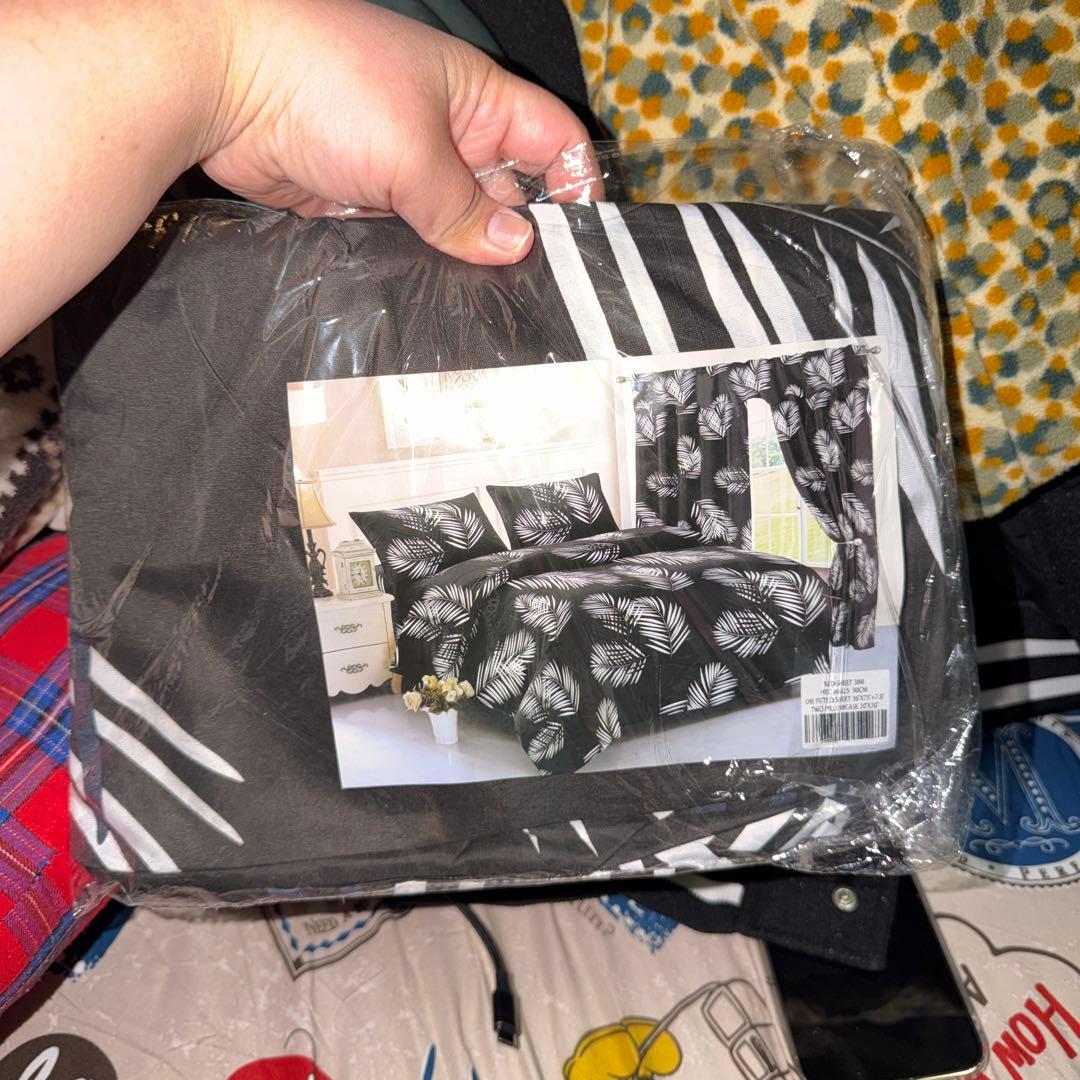 Single Sheet Set - Black Leaf Pattern