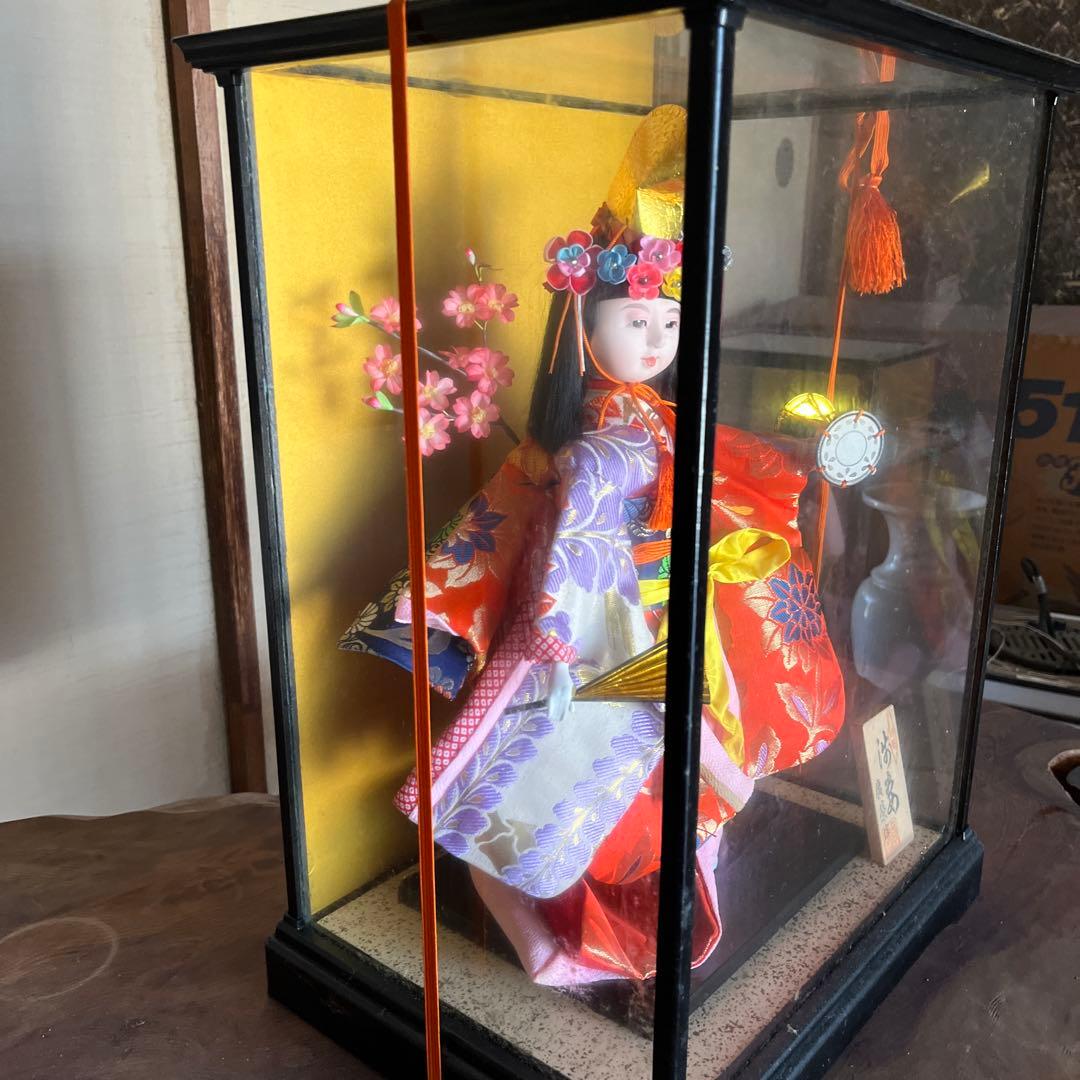 Beautiful condition Ichimatsu doll with glass case