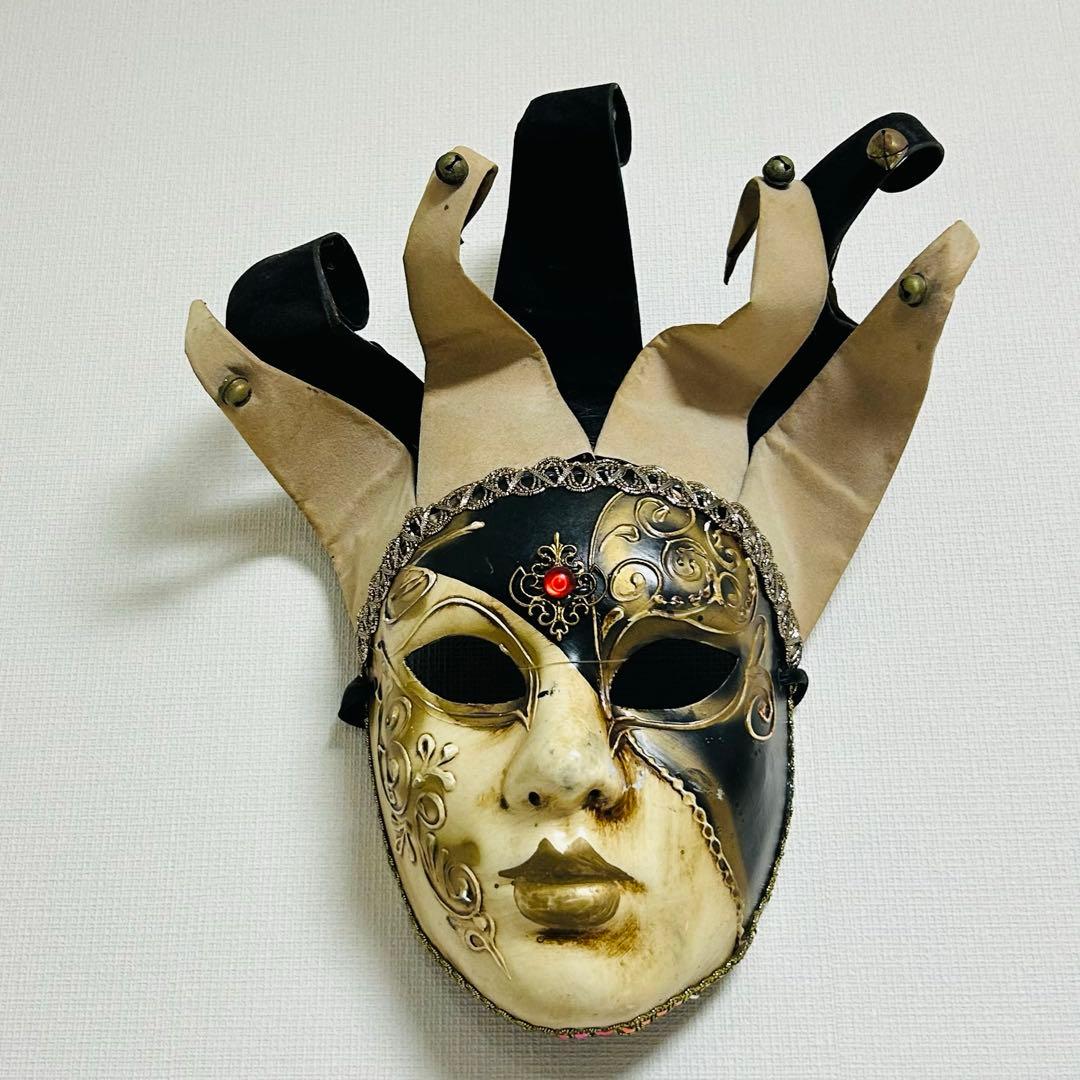 Black and Gold Jester-Style Mask with Shadow Decoration - Mask for Disguise and Costume Parties