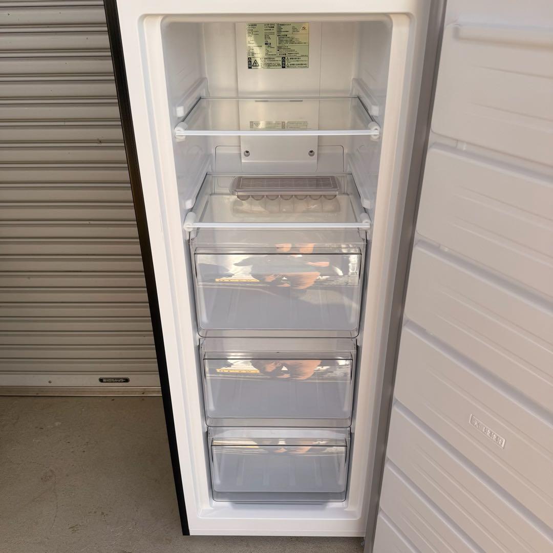 ● Like New Twinbird Freezer HF-E916 161L 2025 Model