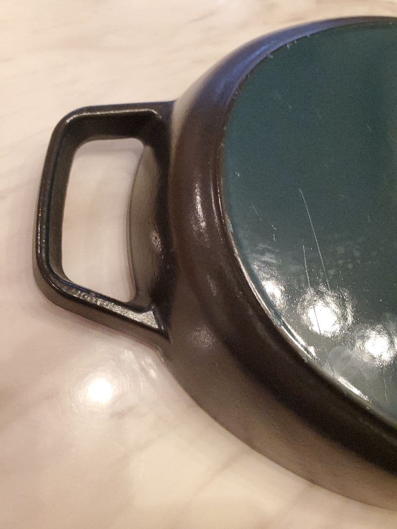 STAUB Fish Oval Pot & Trivet Included