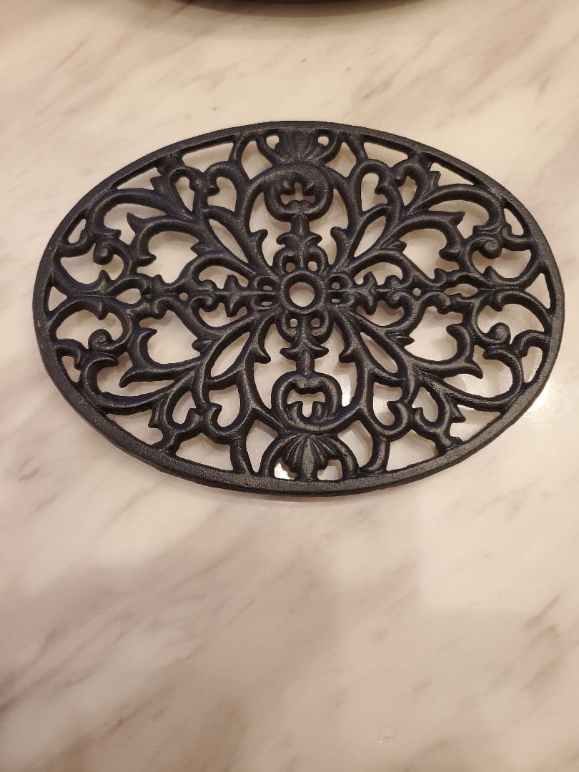 STAUB Fish Oval Pot & Trivet Included