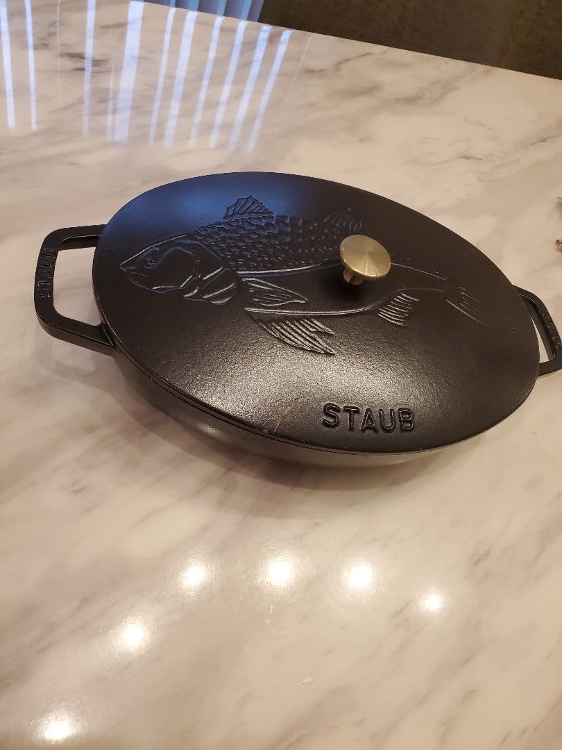STAUB Fish Oval Pot & Trivet Included