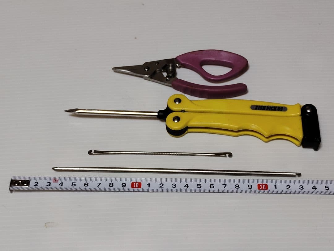 Daiwa Fish Pick x2, Hook Remover, Scissors