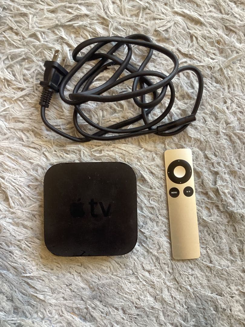 Apple TV Main Unit + Remote Control + Cable (Genuine product, serial number hidden for photo processing)