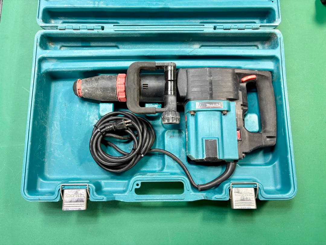 Makita Electric Hammer [HM1202C] With Case makita Breaking