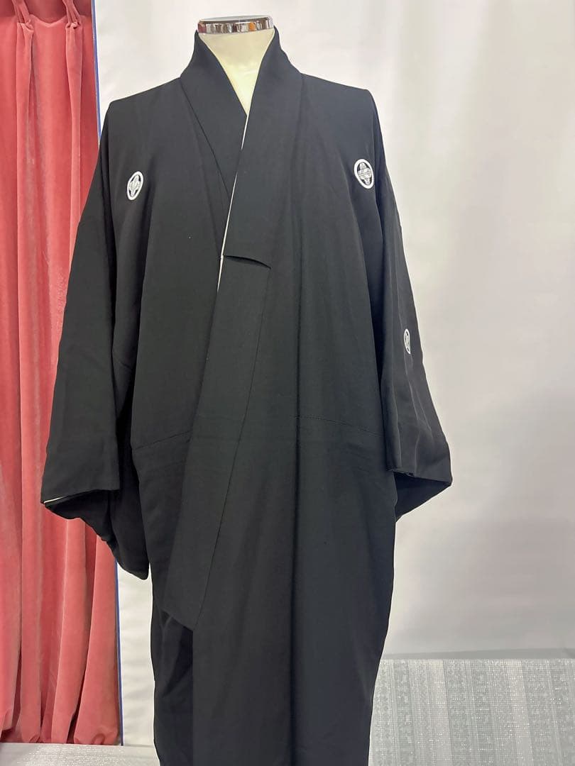 Men's Kimono and Haori set, black with gold decorations and a landscape-patterned lining, haori in good condition