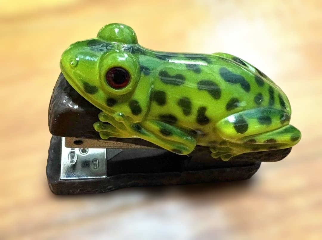 Frog Design Stapler