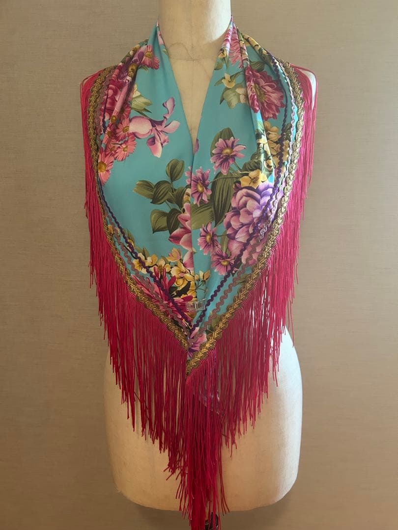 New, unused flamenco shawl, floral pattern, emerald green x pink