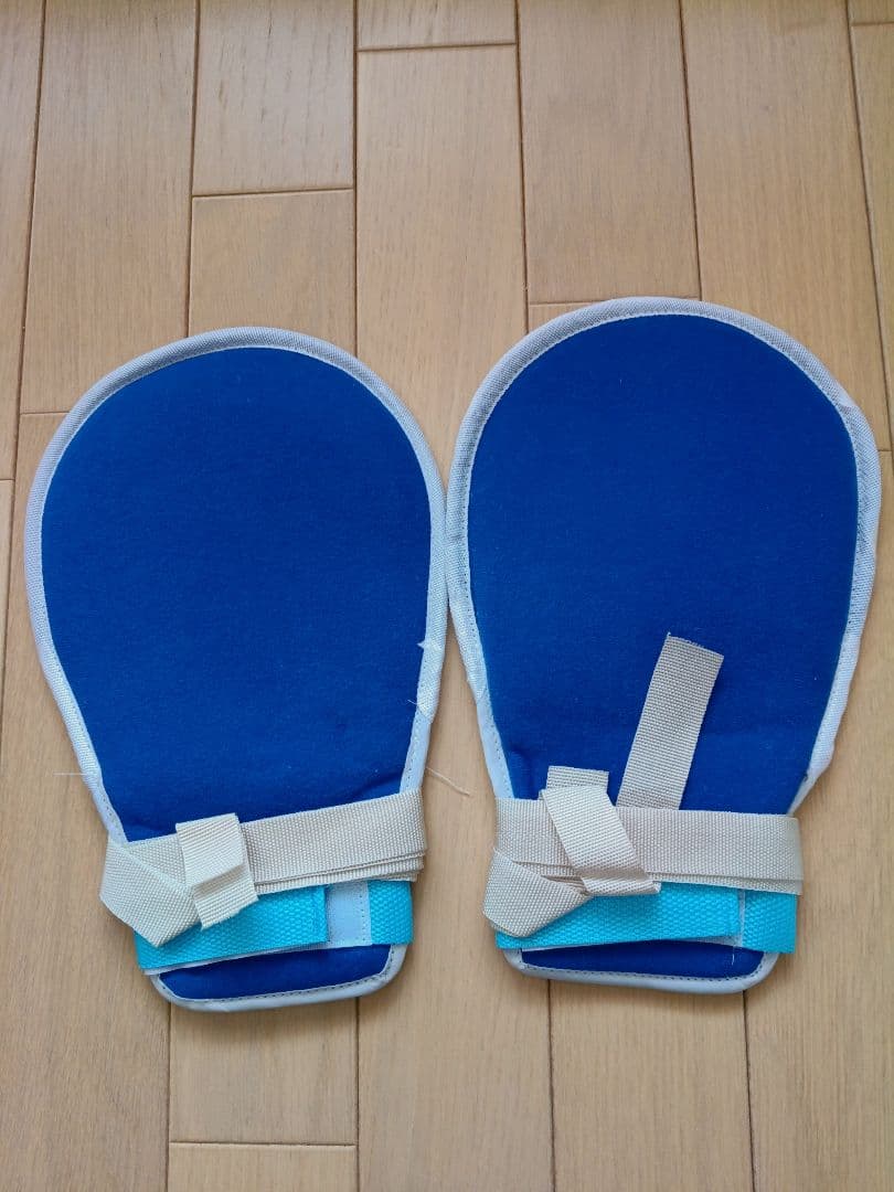 Care Mittens, Blue and White, Mesh Material