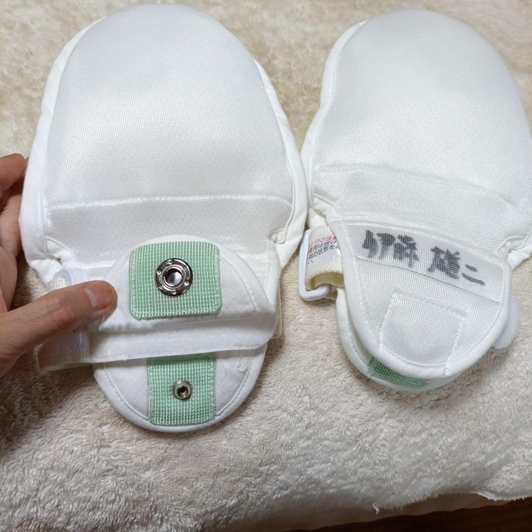 White Polyester Mittens, One Size Fits All