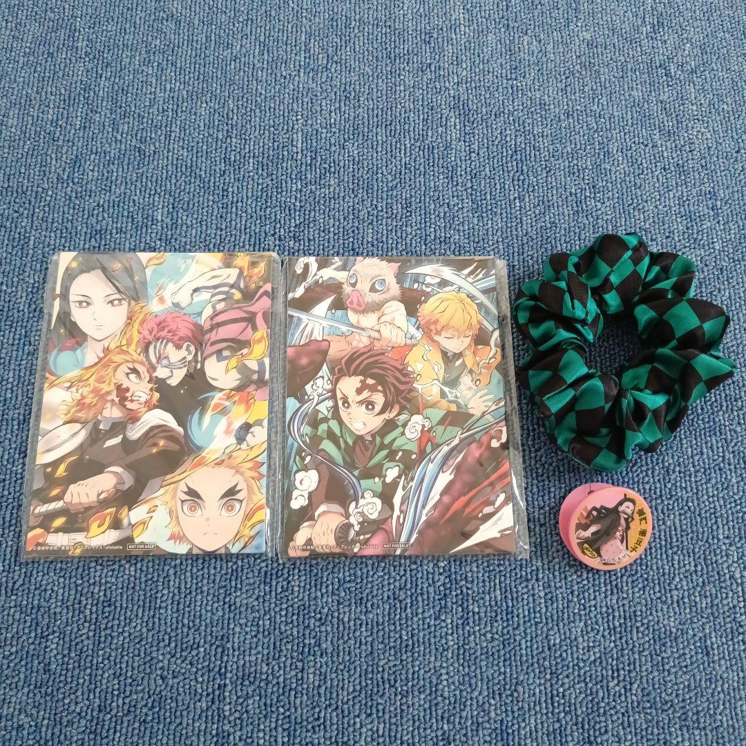 Set of cards, clips, and scrunchies featuring 