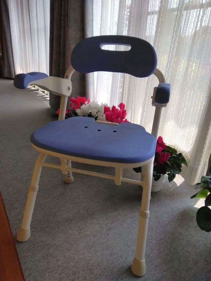 Bath chair for nursing care with armrests