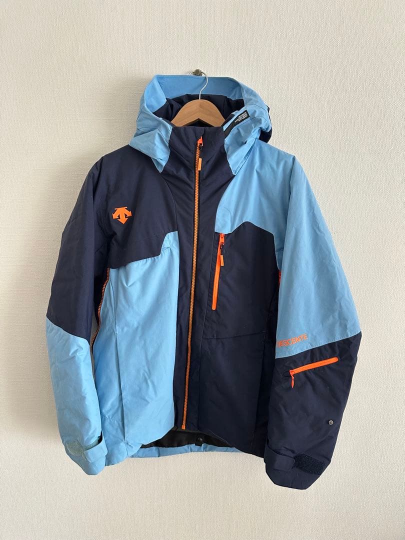 ⭐︎Descente S.I.O. Ski Wear Jacket, Size L (Reason for Discount)