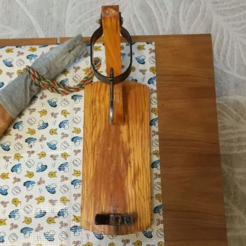wooden jamón