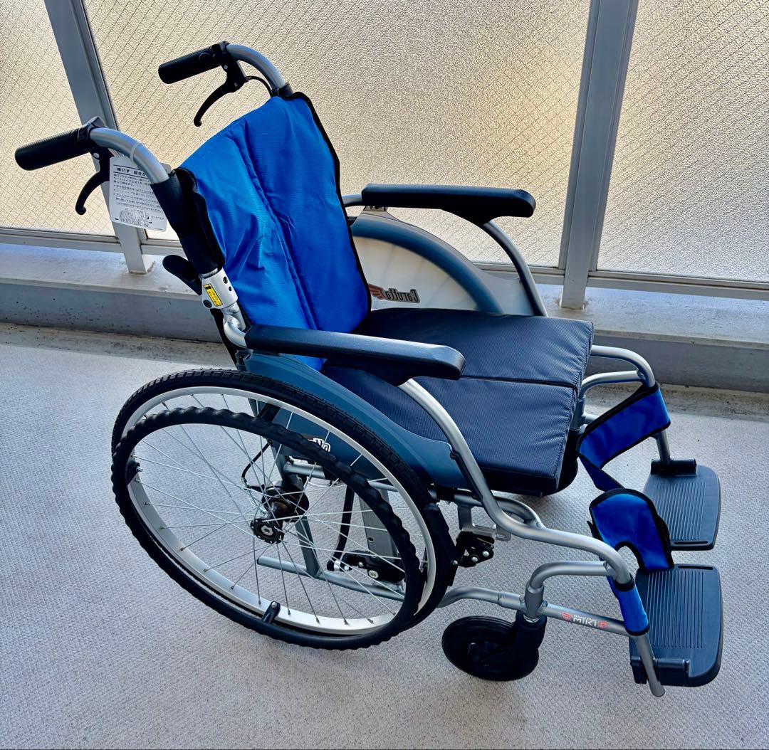 Wheelchair CRT-1-CZ Lightweight Folding with Oxygen Tank Holder Unused Free Shipping