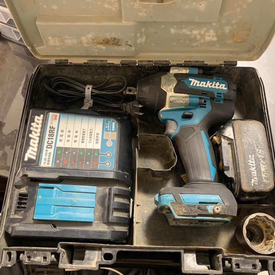 Makita Impact Wrench TW700 Set with 4Ah and 6Ah Batteries