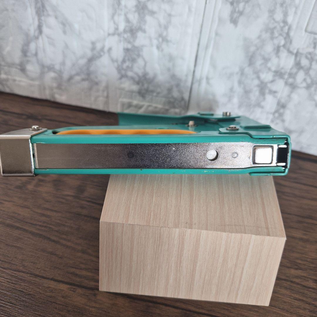 MAX Hand Tacker