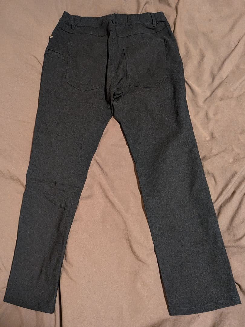 Tried on only, unused. ARUGE 9-length super stretch easy pants, black, M size.