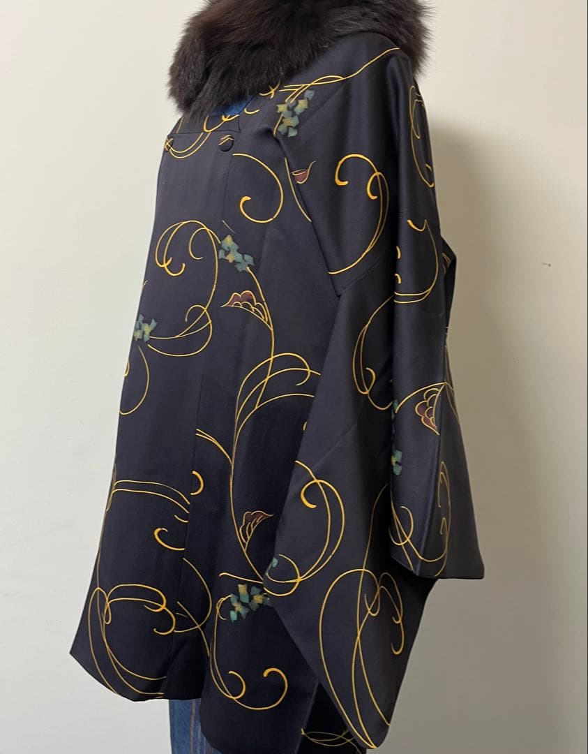 Michiyuki coat, arabesque pattern, cool black coat