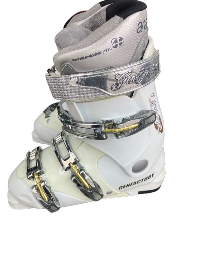 women ski