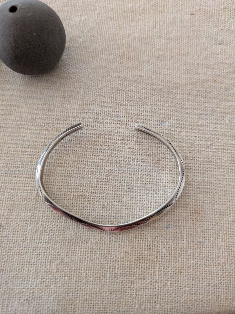 Used) Atease Bangle ★ Slim ★ Engraved ★ Stamp Work ★ Silver