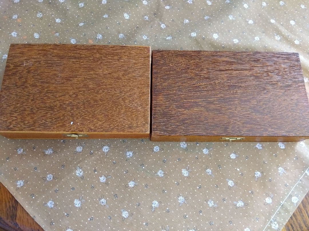 Gemstones and Rough Stones Sample, 2 boxes