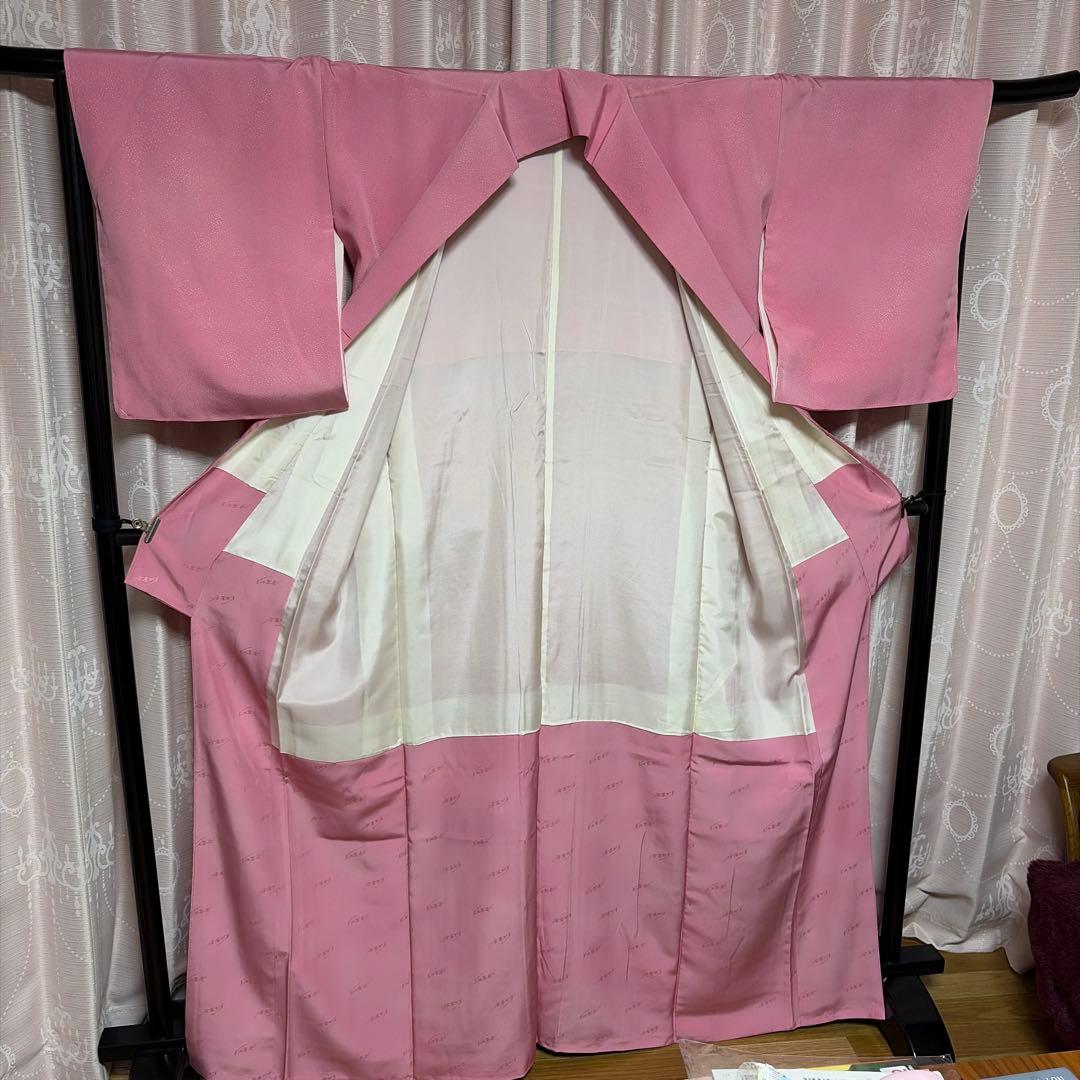 Dye Artist, Artist Sansai's Pure Silk Pink Gradation Houmongi