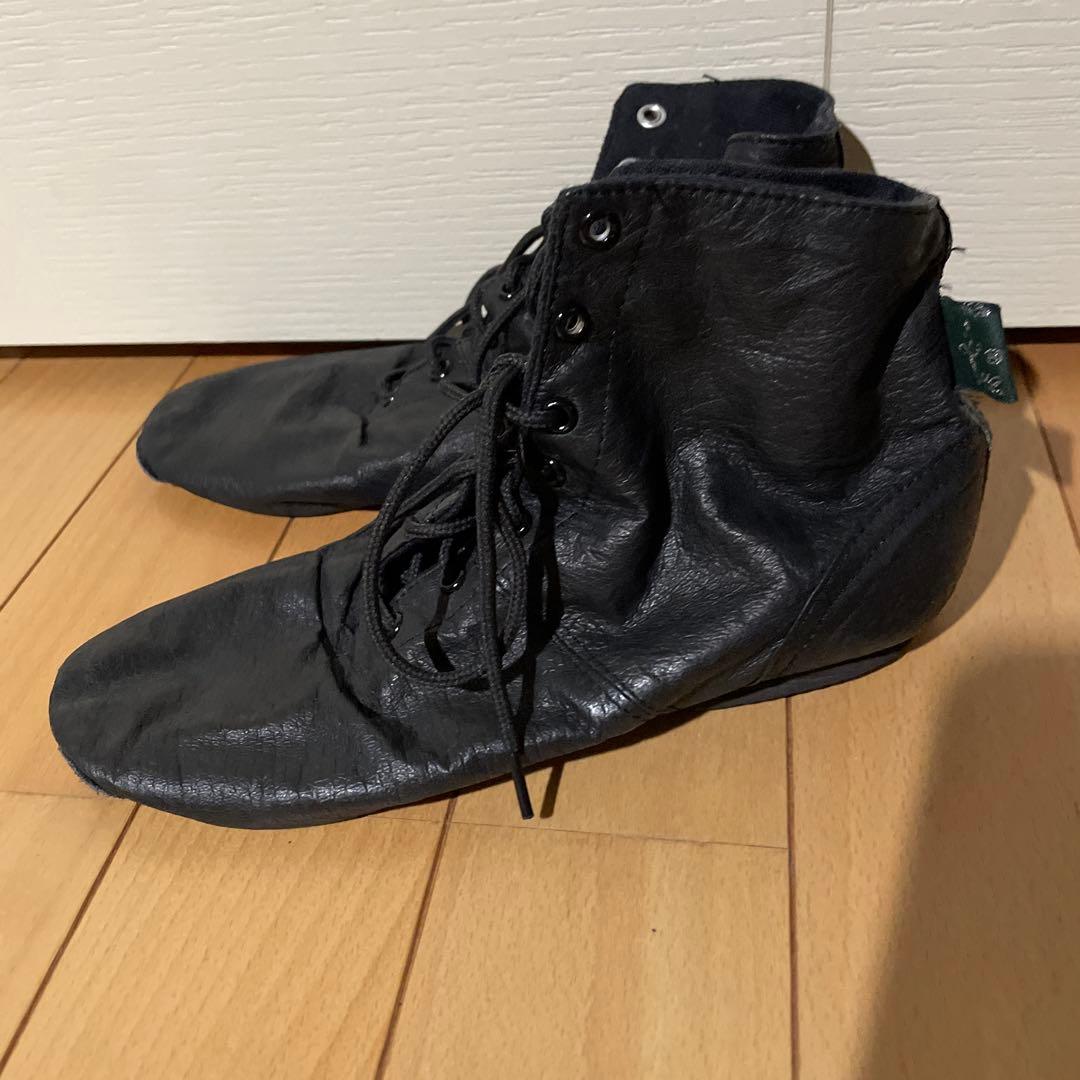 Black high-top jazz shoes 23