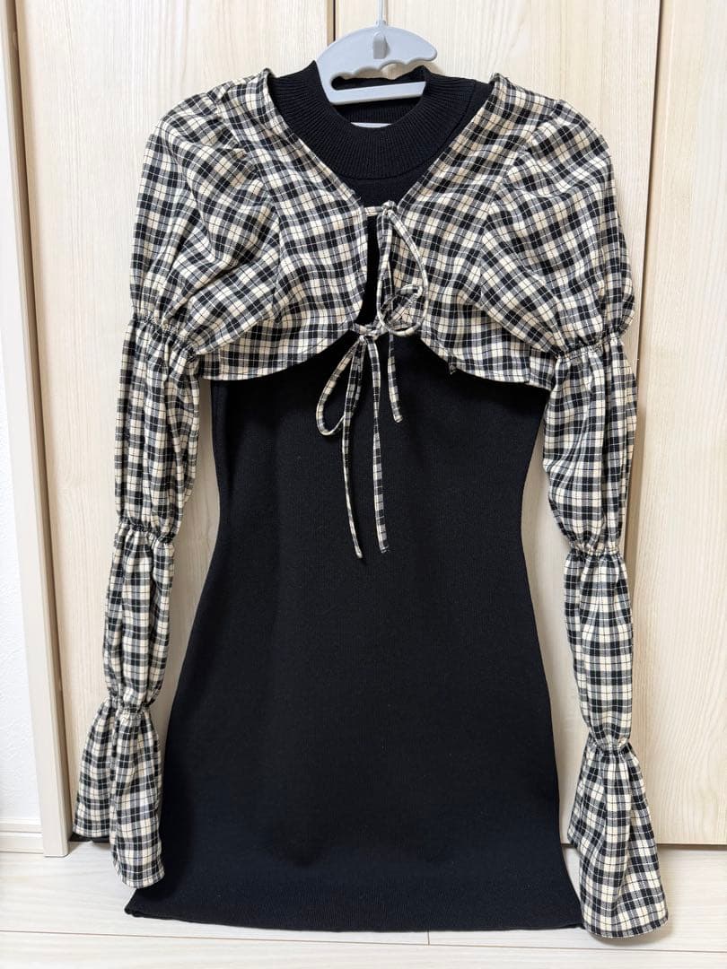 color black<br>pattern