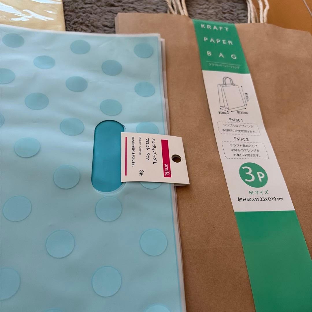 3 cake boxes and 3 types of bags