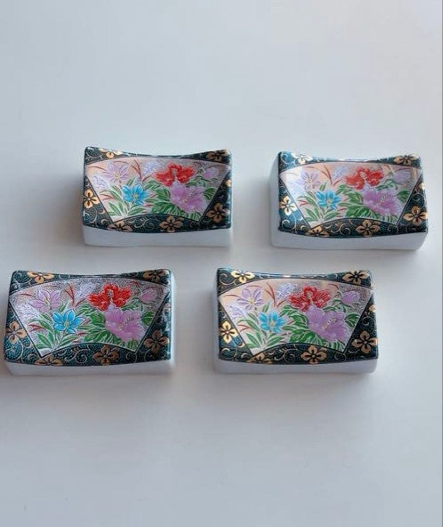 Kutani Ware Floral Chopstick Rests - Set of 4